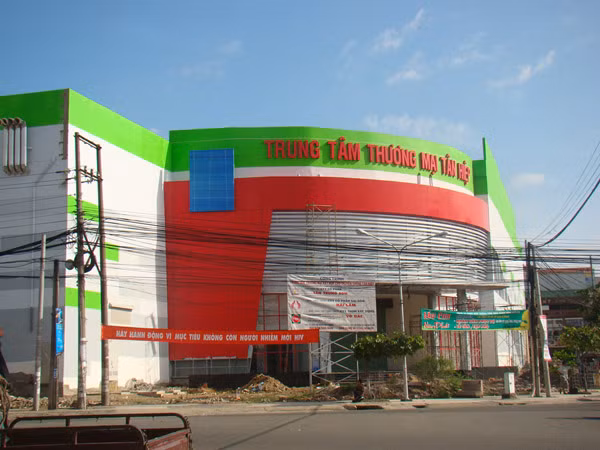 Xây chợ không đúng cam kết, hàng trăm tiểu thương phản đối