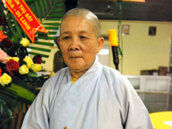 Chùa hai cô với mõ gáo dừa