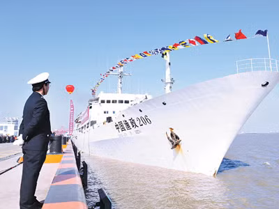Tàu ngư chính lớn nhất Trung Quốc làm gì gần Senkaku?