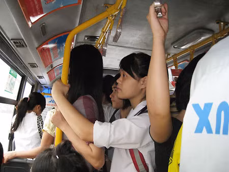 Những nẻo tình trên... xe buýt