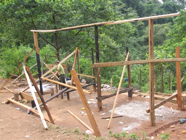 Phá rừng, đánh bạc trên đỉnh núi