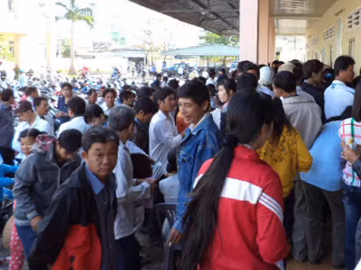 Đầu năm, chen nhau làm chứng minh nhân dân