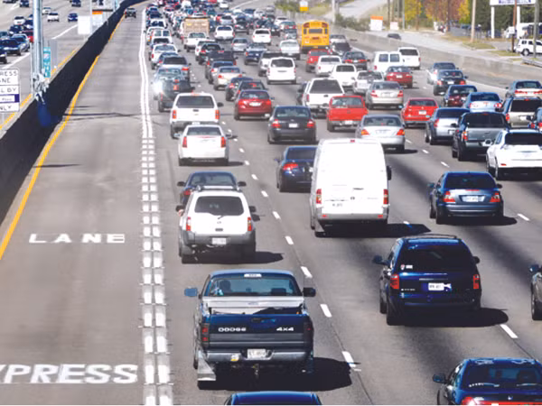 Tại Atlanta, thành phố đông dân nhất của tiểu bang Georgia và là vùng đô thị lớn thứ chin Hoa Kỳ, làn HOV đầu tiên dài 18 dặm khánh thành năm 1994