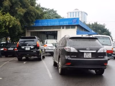 Chính phủ quyết định: Giảm phí trước bạ, không thu phí hạn chế ô tô