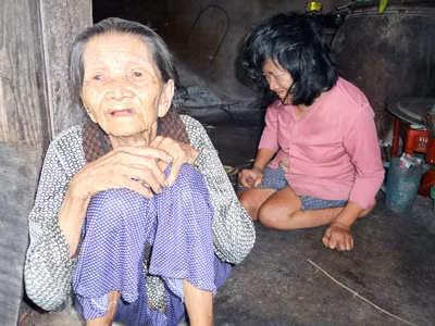 Hai cụ già cùng cực