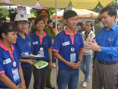 Lãnh đạo T.Ư Đoàn động viên chiến sĩ tiếp sức mùa thi