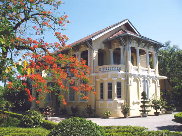 Trụ sở UBND thành phố Huế, nơi nhà văn Nguyễn Khắc Phê đề nghị làm nhà Bảo tàng văn học nghệ thuật