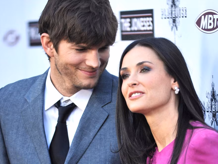 Gái già Demi Moore rục rịch ly hôn phi công trẻ