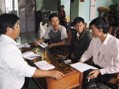 Các trưởng thôn bị liên lụy