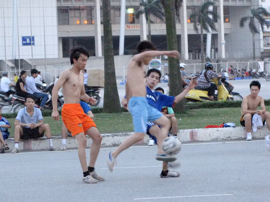 Không ai lường trước được nguy hiểm từ những pha tranh bóng nảy lửa này