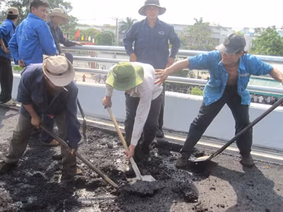 Cầu vượt thép mới sử dụng đã lún