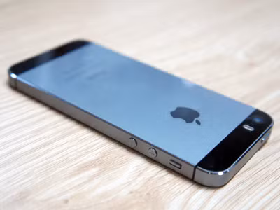 Ồ ạt bán iPhone cũ để lên đời 5S