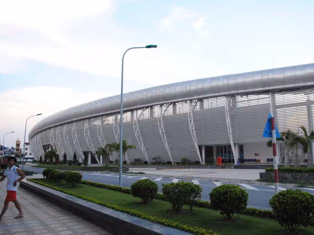 Xây SVĐ 200 tỷ để dân đá bóng, sở ngành giao lưu?