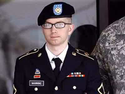 Binh nhất lộ tin cho WikiLeaks đối mặt án chung thân
