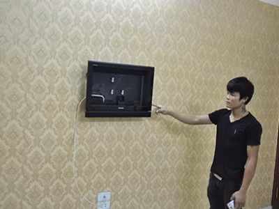 'Độc chiêu' mang vali vào nhà nghỉ trộm tivi