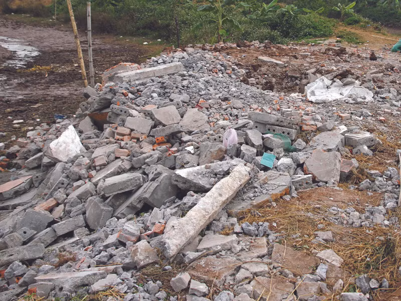 Nhà của gia đình ông Vươn bị phá sau hôm cưỡng chế