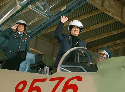 Thủ tướng thăm Trung đoàn Không quân 923