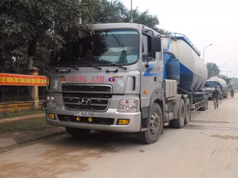 Một đêm chặn 17 ô tô cướp tiền để đi chơi… gái