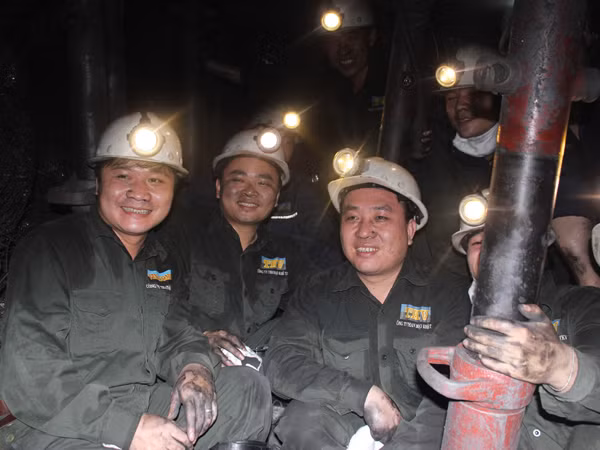 Nguyễn Nhật Tân và bộ đồ nghề Ảnh: Q.M