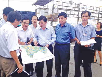 Chủ tịch Hà Nội bất ngờ 'vi hành' các bến xe