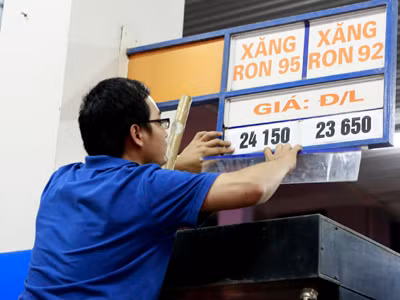 Lo ngại xăng tăng liên tục