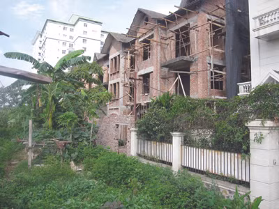 Chủ nhân của những biệt thự tiền tỷ không có đường vào nhà Ảnh: Nguyễn Tú