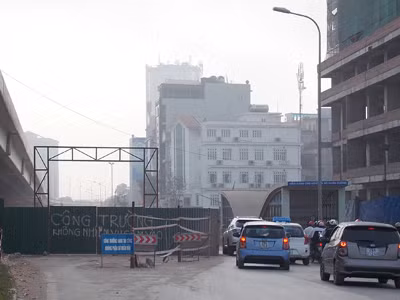 Đường vành đai 3 ùn tắc vì nhà thầu chậm hoàn trả mặt bằng