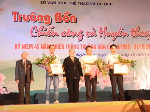 70 triệu đồng ủng hộ cựu thanh niên xung phong Truông Bồn