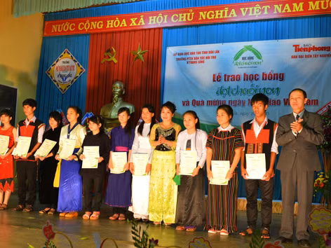Tiếp sức cho những tấm gương hiếu học