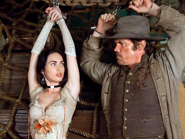 Megan Fox là “gái điếm”