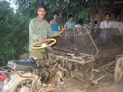 Nông dân chế xe đa năng, điều khiển bằng sóng mobile
