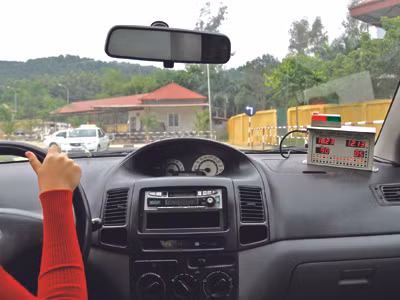 Học lái xe siêu tốc, 'chống trượt' toàn phần