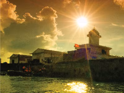 Đèn biển trên đảo đá Tây
