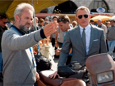 Daniel Craig cùng đạo diễn Sam Mendes Ảnh: Sony