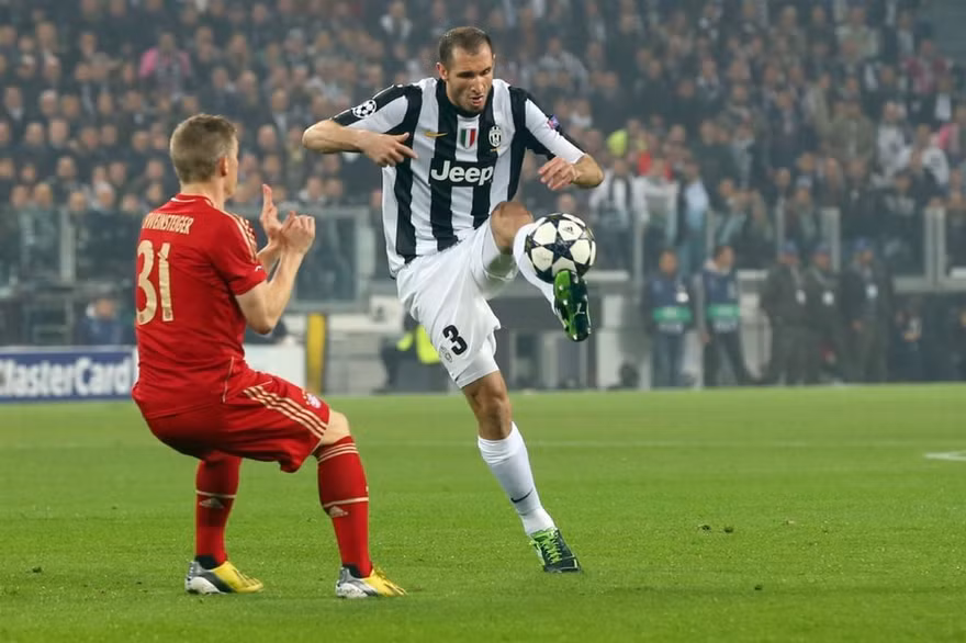 Vô địch Champions League vẫn kiếm tiền kém đội bị loại