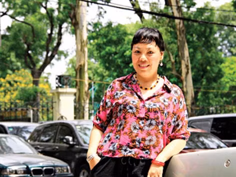 Nữ văn sĩ 'chê' bằng khen: Ban giám khảo hãy phản biện lại tôi đi!