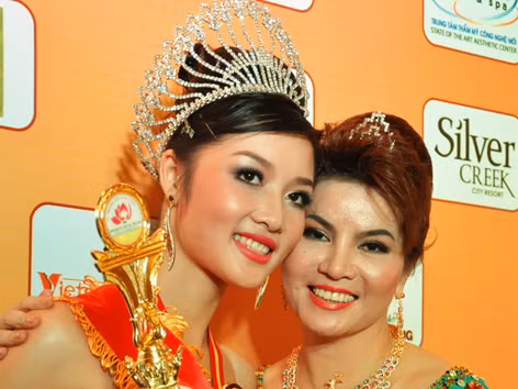 Chung sống như vợ chồng không được thi hoa hậu dân tộc