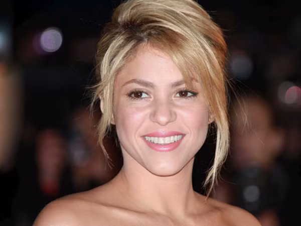 Shakira váy ngắn gợi cảm