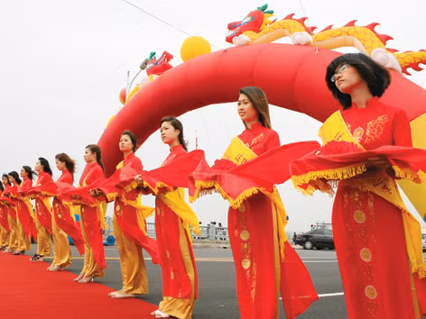 Bớt lễ lạt để lo cho dân