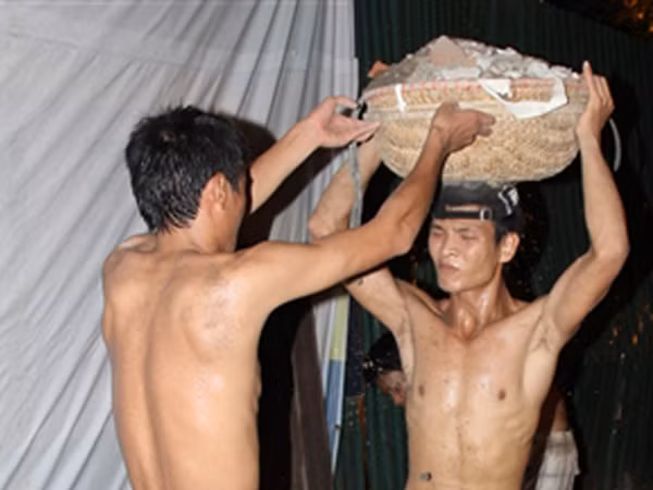 Nghề đội phế thải thuê lúc nửa đêm