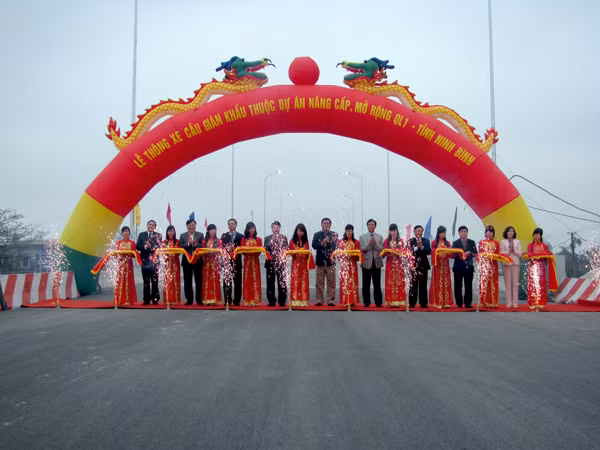 Cầu Gián Khẩu trong ngày thông xe