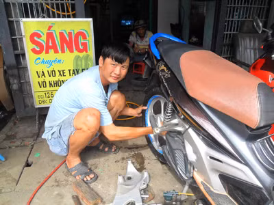 Hai anh em ở đội bóng lừng danh bươn chải kiếm sống