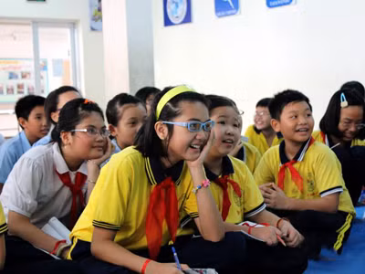 Bán suất vào trường điểm