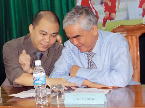 Lãnh đạo AVG (trái) và VPF (phải) sẽ ngồi lại với nhau để sớm giải quyết vấn đề bản quyền truyền hình? Ảnh: VSI