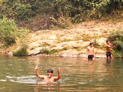 Tộc người 'teo tóp' chuyển mình
