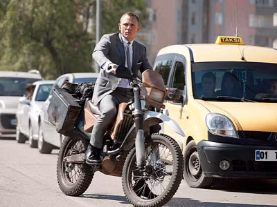 007 đấu giá xe máy trong Skyfall làm từ thiện