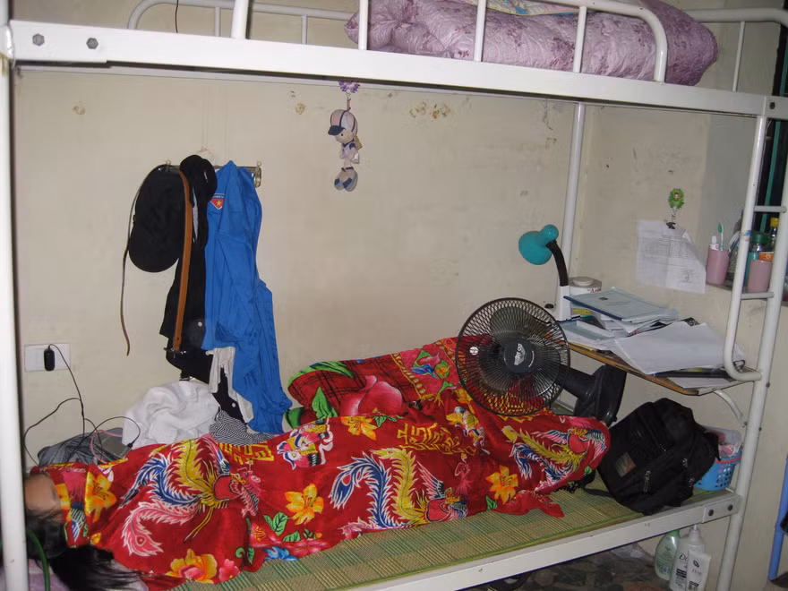 Gần 10 giờ trưa, nhiều SV vẫn ngủ say