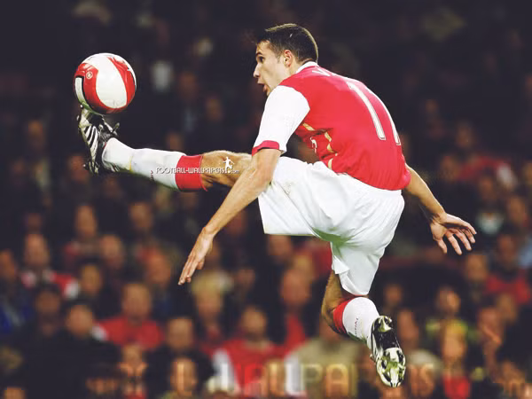“Van Persie chia tay Arsenal là đúng”