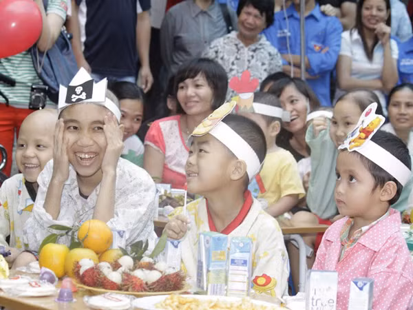 Niềm vui của những đứa trẻ tại bệnh viện K Tam Hiệp