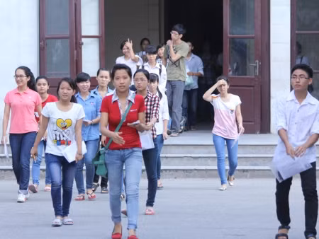 Hơn 800.000 thí sinh đi làm thủ tục dự thi đợt 2